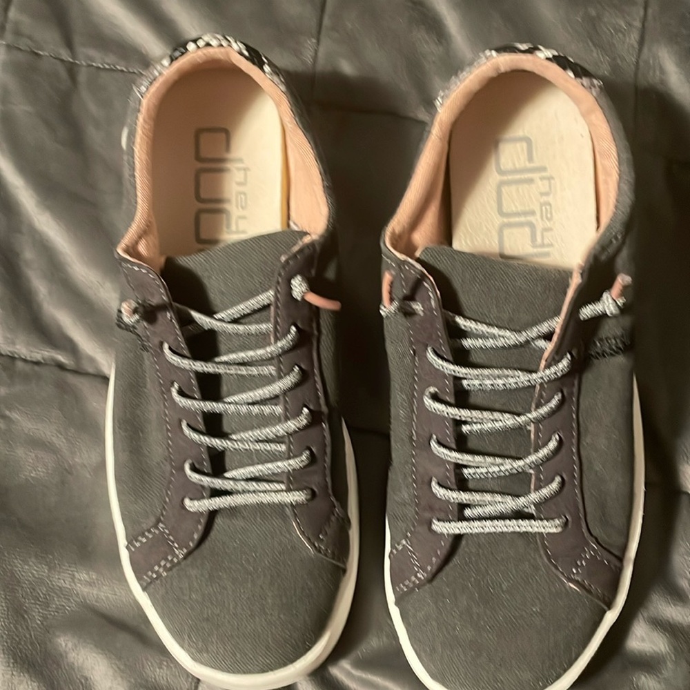 Women’s hey dude size 7
